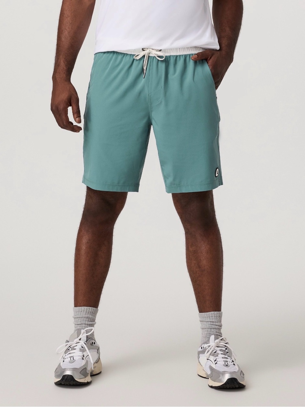NWT Vuori Men's Kore Short Lined 9" Bluegrass Athletic Shorts